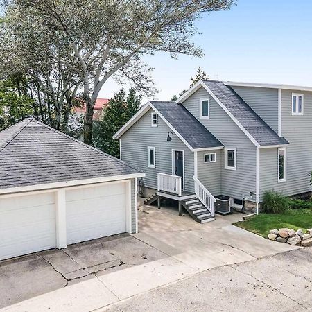 Chic Manistee Cottage Steps To Lake Michigan! Exterior photo